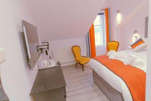Postel nebo postele na pokoji v ubytování Mayfield Suites