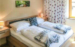 two beds with pillows on them in a bedroom at Amazing Apartment In Mhlbach With 2 Bedrooms And Wifi in Hollersbach im Pinzgau