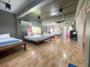Postel nebo postele na pokoji v ubytování Chaipatchara Resort + 37 fotografií