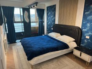 Tempat tidur dalam kamar di FancyLux Apartament