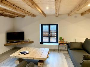 a living room with a couch and a coffee table at Le Perchoir, Gîte 7 personnes, Le Grand Valtin in Ban-sur-Meurthe-Clefcy