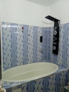 Ванна кімната в EKA ELITE HOTEL