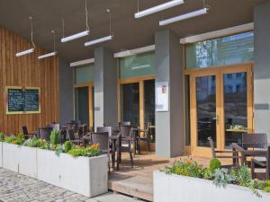 Reštaurácia alebo iné gastronomické zariadenie v ubytovaní EA Business Hotel Jihlava