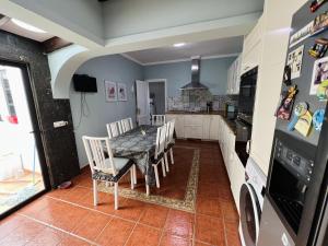 a dining room with a table and chairs in a kitchen at Casa Cielo in Arrecife +4 photos