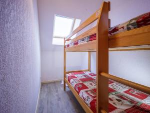 Posteľ alebo postele v izbe v ubytovaní Appartement 10 personnes avec balcon à Peyragudes - 3 chambres, navette gratuite, casier skis - FR-1-695-18