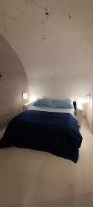 a bedroom with a bed with two lights on it at Itinerario Barocco in Ragusa