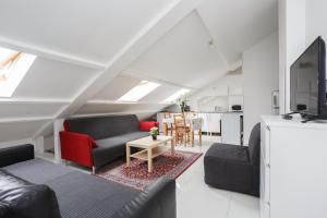 a living room with a couch and a tv at Le blanc gauche BAT A 3ème étage in Le Blanc-Mesnil