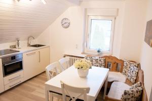 Kuchyň nebo kuchyňský kout v ubytování Ferienwohnungen Domblick-Herkenrath