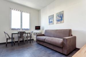 a living room with a couch and a table at [5 min Aeroporto-Stazione] Parma in Parma