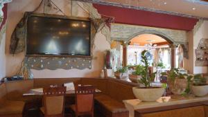 TV a/nebo společenská místnost v ubytování Hotel Langholzfelderhof