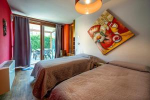 A bed or beds in a room at Villa Iris -Pet friendly stay - garden - private parking- Bike friendly holiday house
