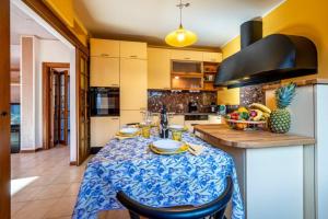 A kitchen or kitchenette at Villa Iris -Pet friendly stay - garden - private parking- Bike friendly holiday house