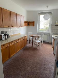Η κουζίνα ή μικρή κουζίνα στο Gemütliche Wohnung +5 φωτογραφίες