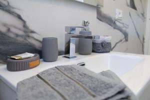 a bathroom sink with a faucet and some towels at HEATHER'S HOME 108 - Appartamento vista mozzafiato in Bassano del Grappa