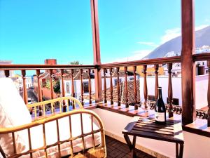 a balcony with a table and two bottles of wine at Julia's home Garachico center in Garachico