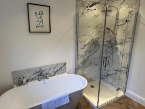 Bilik mandi di Rowan Lodge +39 gambar