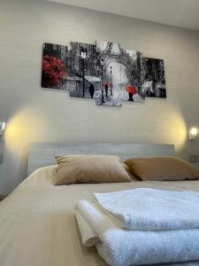 Letto o letti in una camera di Ro&Ro Napoli luxury rooms