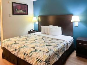 a hotel room with a bed in a room at Studio 6 Suites Shreveport, LA Industrial Loop in Shreveport