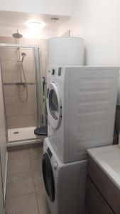 a washer and dryer in a bathroom with a shower at La Plénitude Marseillaise - T4 de 70 m2, 3 chambres, centre-ville, 8 couchages in Marseille