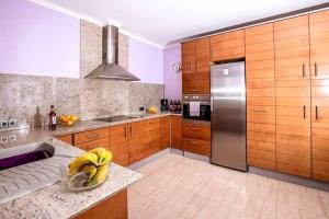 Η κουζίνα ή μικρή κουζίνα στο Costa Blanca Private Pool Full Aircon Sleeps 12
