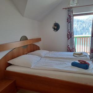 a bed with a wooden headboard in a bedroom at Almgasthof Spitzer in Sankt Stefan ob Leoben