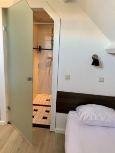 Uma cama ou camas num quarto em Hotel de la Bourse