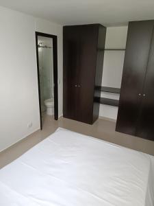 Ein Bett oder Betten in einem Zimmer der Unterkunft Apartamento Hogar fuera de casa