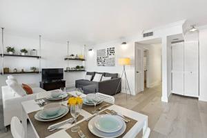 Posezení v ubytování Las Olas Blvd Exclusive Apt with waterview