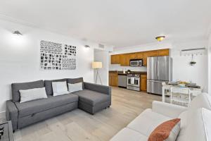 Kuchyň nebo kuchyňský kout v ubytování Las Olas Blvd Exclusive Apt with waterview