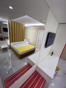Postel nebo postele na pokoji v ubytování Hotel Smeraldo + 37 fotografií