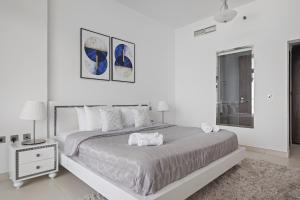 Ein Bett oder Betten in einem Zimmer der Unterkunft VayK - Stunning 1BD with Full Sea View on the Palm