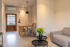 a living room with a couch and a table at Vakantiewoning Duisbeke Logies in Oudenaarde