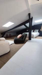 Postel nebo postele na pokoji v ubytování Maison Charmeilles - Suite Montagne Saint Emilion