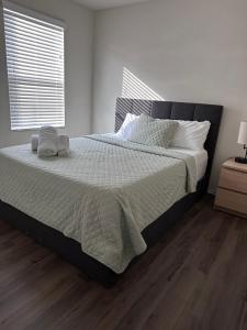 Postel nebo postele na pokoji v ubytování Perfect 4Bd with King Bed Vacation Home