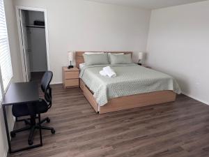 Postel nebo postele na pokoji v ubytování Perfect 4Bd with King Bed Vacation Home