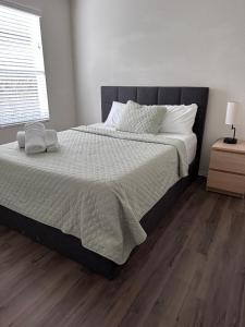 Postel nebo postele na pokoji v ubytování Perfect 4Bd with King Bed Vacation Home