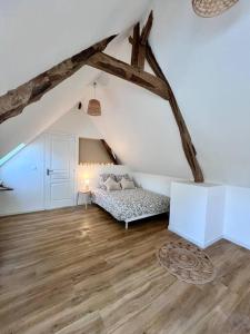 a bedroom with a bed in a attic at Maison Aveny Spa in Aveny