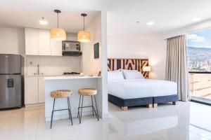 Virtuvė arba virtuvėlė apgyvendinimo įstaigoje Origen Local Suites