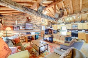 a living room with furniture and a kitchen in a log cabin at Yellowstone Cabin Getaway Near National Park in Cliff Lake