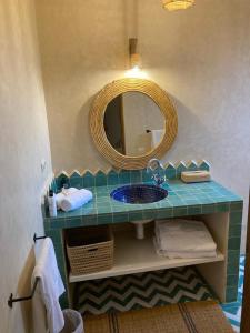 a bathroom with a sink and a mirror at La Maison d'Hélène Essaouira in Oulad el Madani