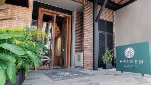 Fasadas ar įėjimas į apgyvendinimo įstaigą Origen Local Suites