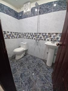 A bathroom at Executive Residency