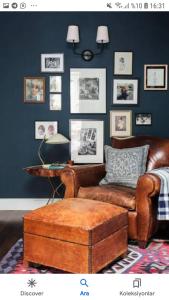 a living room with a leather couch and a table at Virtual hause in Yenimahalle