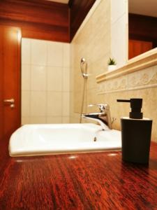 Kúpeľňa v ubytovaní Panoráma Gold Wellness Apartman