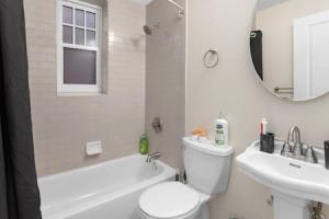 Ένα μπάνιο στο Affordable 1-BR by DMC Detroit +18 φωτογραφίες