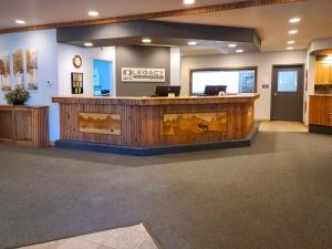 a lobby with a reception desk in a building at Legacy Vacation Resorts Steamboat Springs Suites in Steamboat Springs