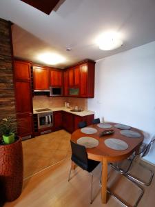 Kuchyňa alebo kuchynka v ubytovaní Panoráma Gold Wellness Apartman