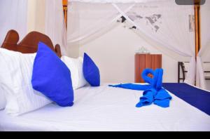 Letto o letti in una camera di Ocean Gate Villa Tangalle