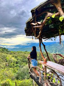a woman sitting on a bench on top of a mountain at Finca Ecoturistica Xtremly 