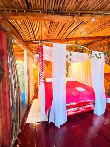 a bedroom with a canopy bed in a room at Finca Ecoturistica Xtremly 